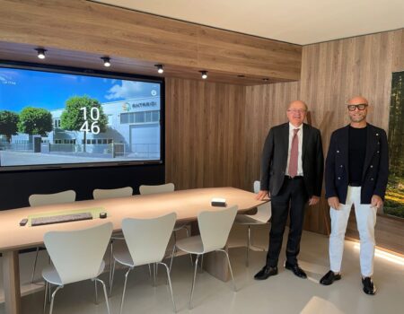 Mirco Antaridi E Carlo Battistini Nella Sala Riunioni Dell'azienda
